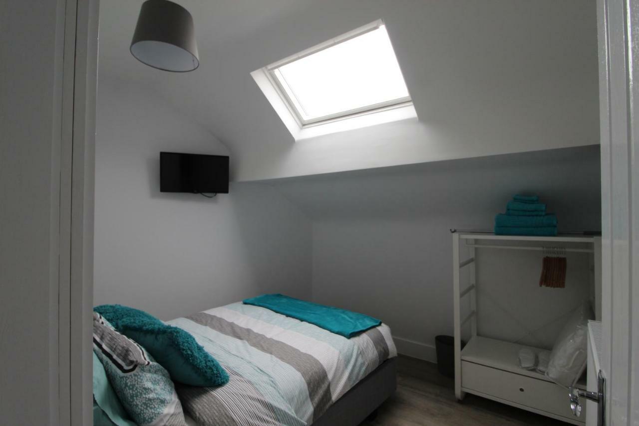 Apartment 2 Serviced In Childwall-south - Each Sleeps 6