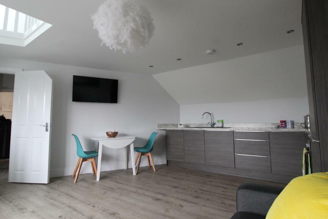 2 Serviced In Childwall-south - Each Sleeps 6 Apartment