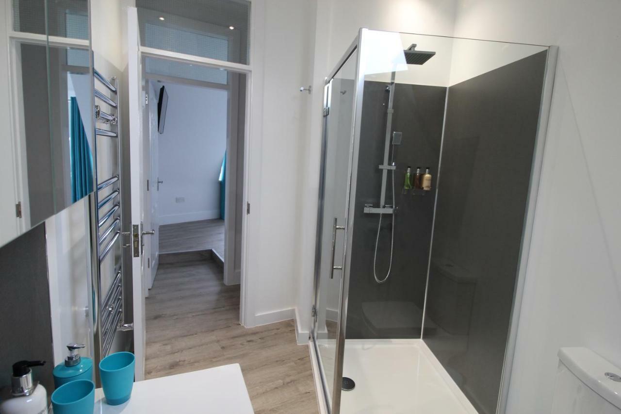 Apartment 2 Serviced In Childwall-south - Each Sleeps 6 Liverpool