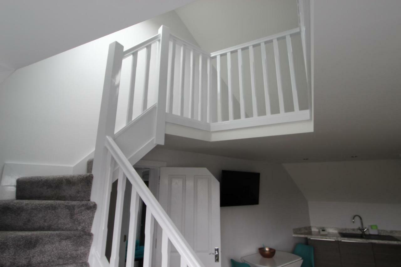 2 Serviced In Childwall-south - Each Sleeps 6 Liverpool