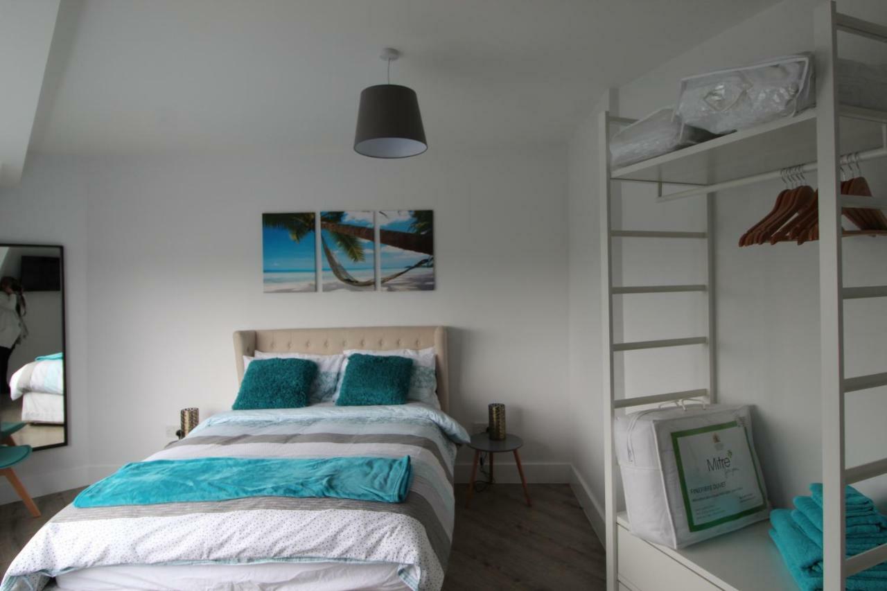 2 Serviced In Childwall-south - Each Sleeps 6 Apartment