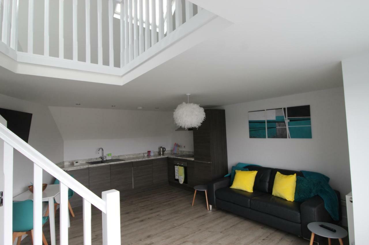 2 Serviced In Childwall-south - Each Sleeps 6 Apartment Liverpool
