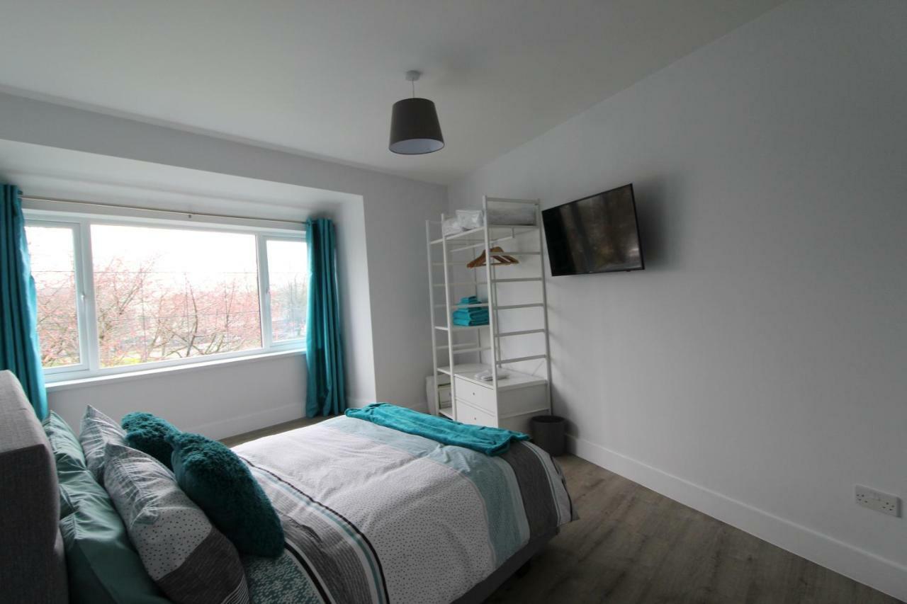 2 Serviced In Childwall-south - Each Sleeps 6 Apartment